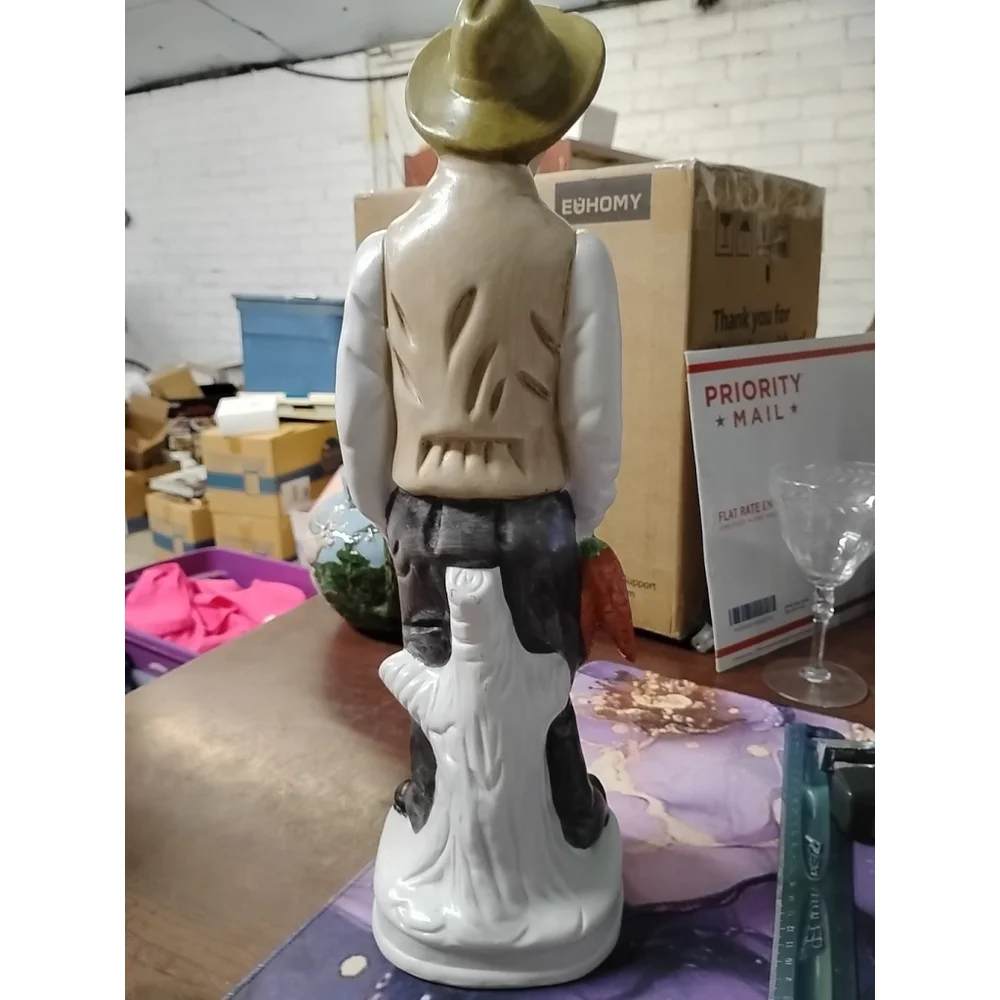 Vintage Homco Ceramic Old‎ Man Farmer Holding Carrots Figurine 15.5